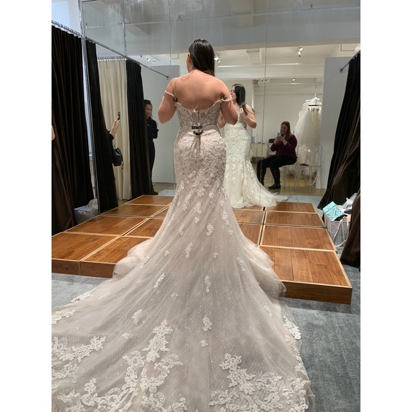 Martina Liana Fit n Flare Ivory Beaded Vintage Lace Satin Tulle Gown Style 942 - Picture 17 of 17